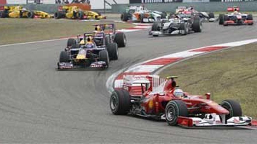 Button gana el Gran Premio de China y Alonso acaba cuarto