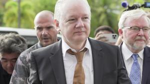 Julian Assange llega hoy al tribunal de Saipán.