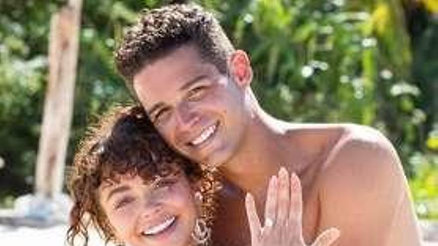 Sarah Hyland, de &quot;Modern Family&quot;, se casará con Wells Adams