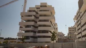 Cau la demanda estrangera i augmenta l’esforç financer per comprar