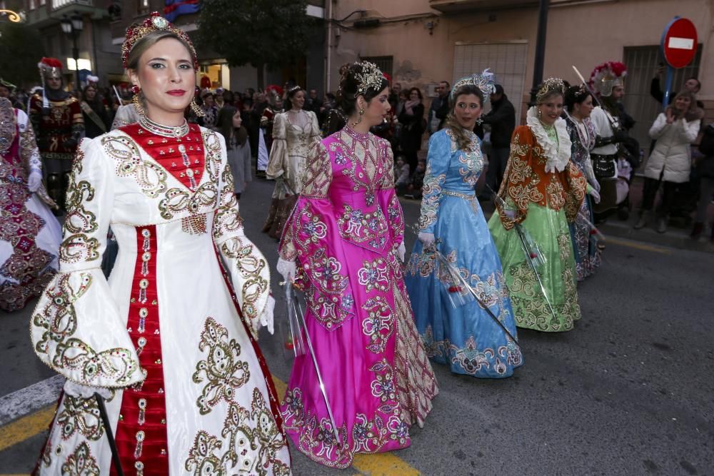 Medio millar de cargos festeros celebran la efeméride con un acto histórico de homenaje a las capitanías a tres semanas del inicio de los Moros y Cristianos