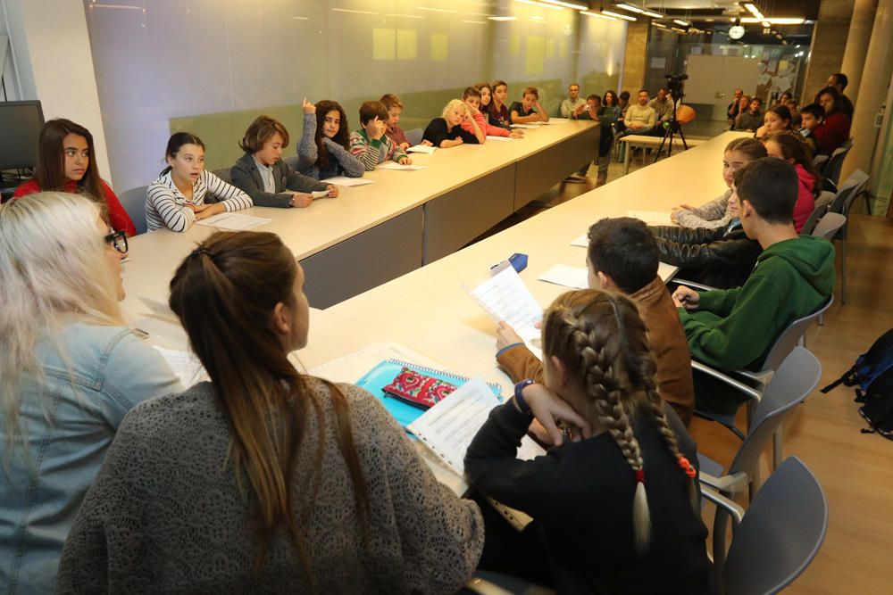 Estudiantes de 6º de Primaria y 1º de Secundaria de Sant Antoni analizan esta práctica y plantean soluciones.