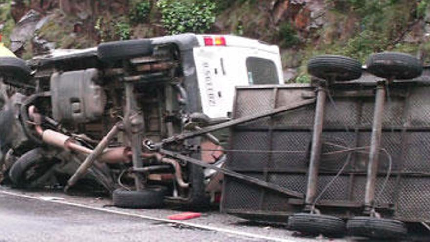 Un hombre fallece en un accidente en Tineo