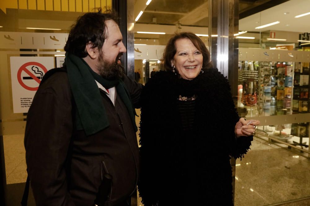 Claudia Cardinale llega al aeropuerto de Son Sant Joan