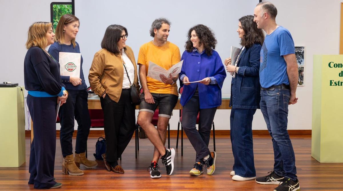 La directiva del A Estrada Basket, en una reunión de trabajo. |  Puri Areán