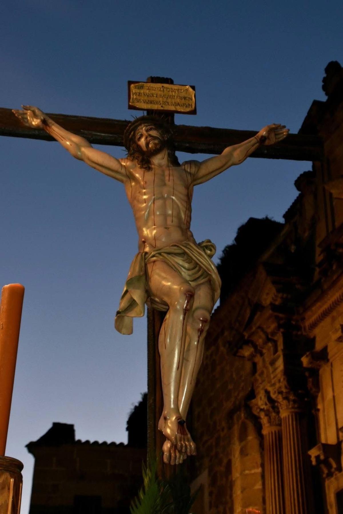 El Cristo de las Siete Palabras de Plasencia, en su salida en procesión.