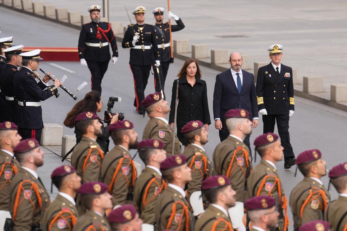 MADRID, 06/12/2024.- El presidente del Senado, Pedro Rollán (2d), y la presidenta del Congreso, Francina Armengol (3d), durante la celebración del Día de la Constitución en el Congreso de los Diputados en Madrid, este viernes. EFE/ Borja Sánchez-Trillo