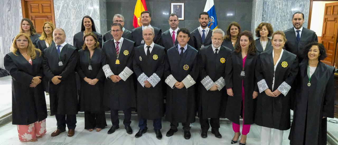 Juramento de los miembros del Consejo Canario de Graduados Sociales.