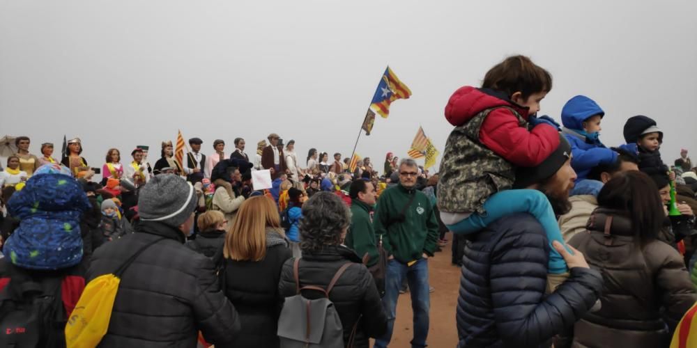 Lledoners s''omple de gegants i gegantons en una trobada inèdita