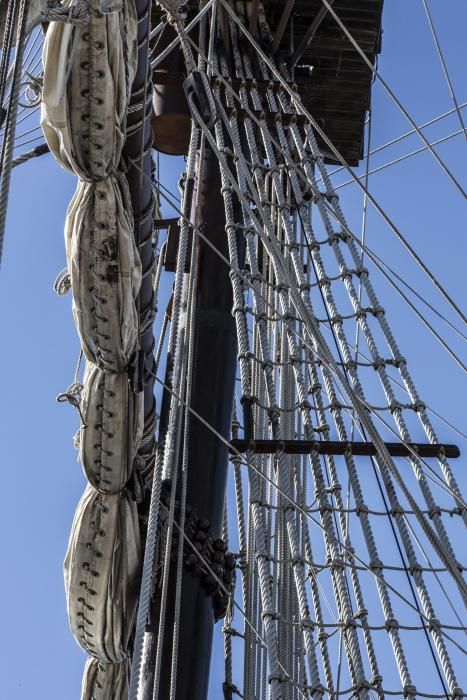 Así es la réplica de los galeones del siglo XVI atracada en Alicante