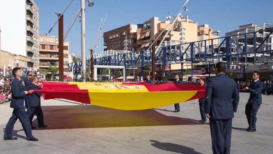 Alcantarilla rinde honores  a la bandera