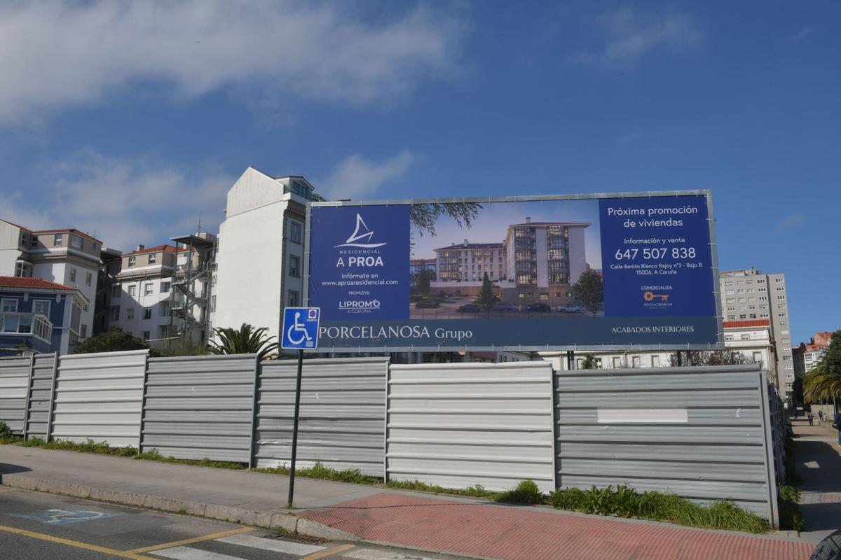 Cartel promocional de Residencial A Proa en A Maestranza