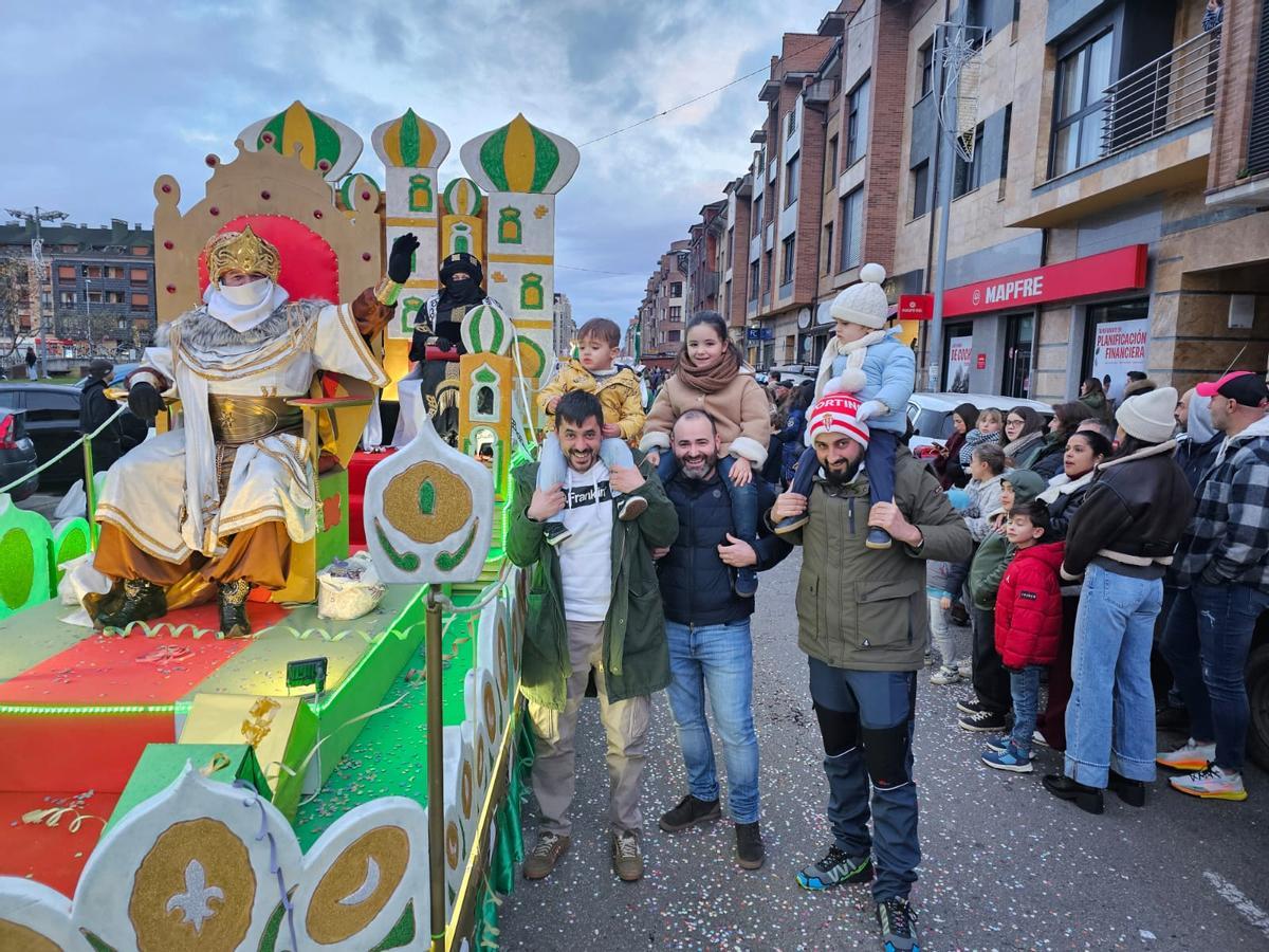 EN IMÁGENES: APOTEOSIS DE LOS MAGOS EN VILLAVICIOSA EN IMÁGENES: APOTEOSIS DE LOS MAGOS EN VILLAVICIOSA
