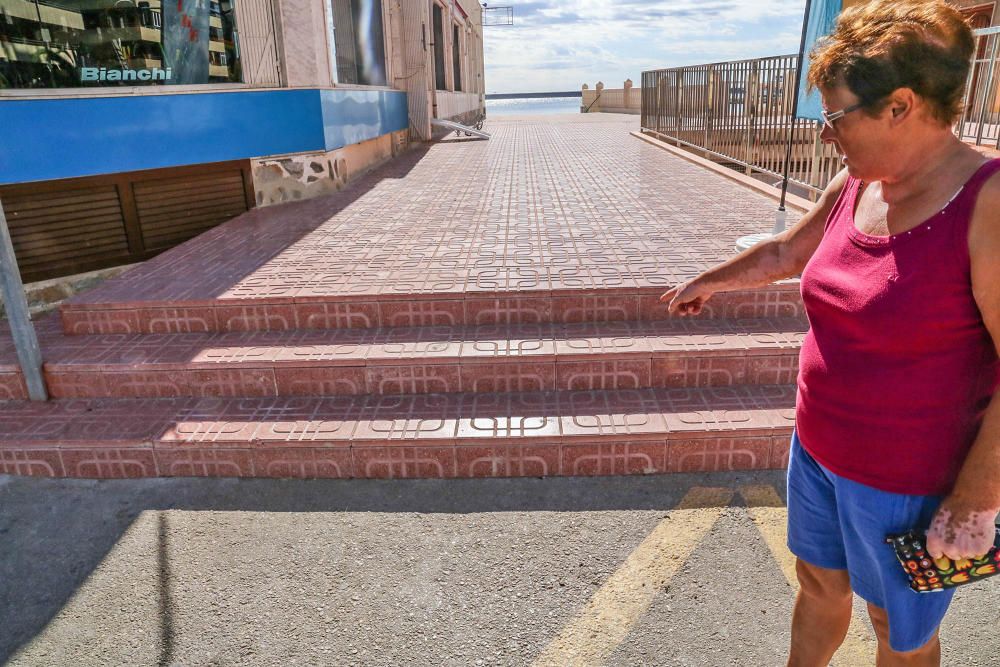 Deficiencias en accesos a la playa del Acequión