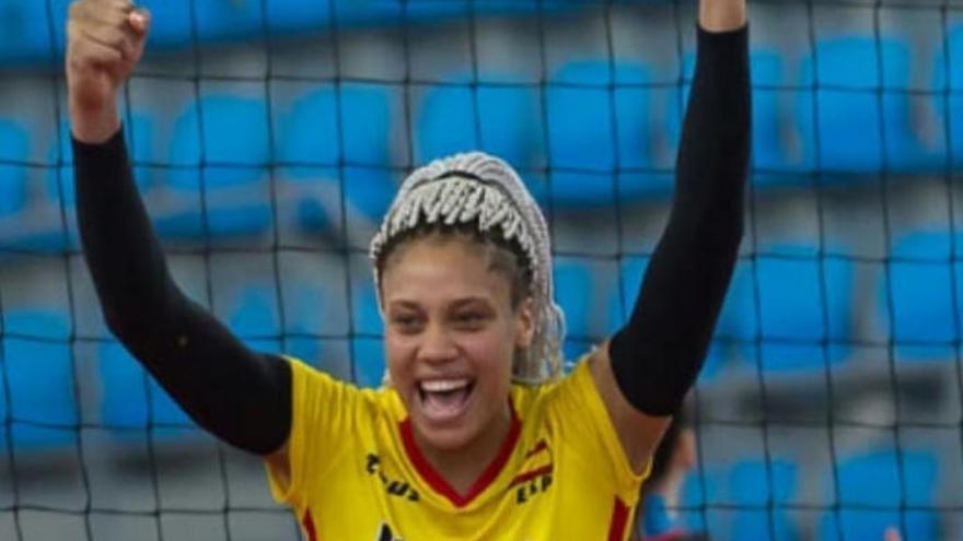 Lucre Engó celebra un tanto en un partido reciente con la Selección Española absoluta