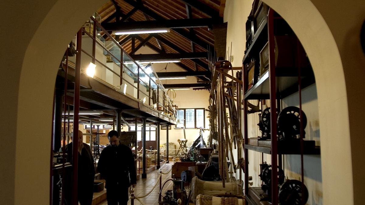 Una sala del museo de Puerto de Vega.