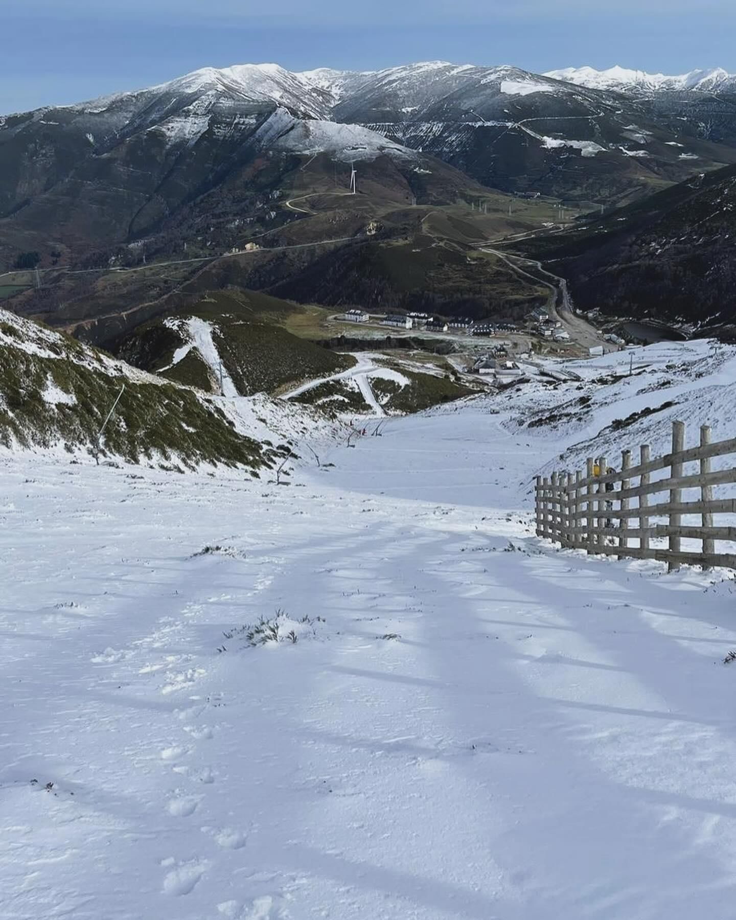 La nieve llega a la estaciones de esquí asturianas