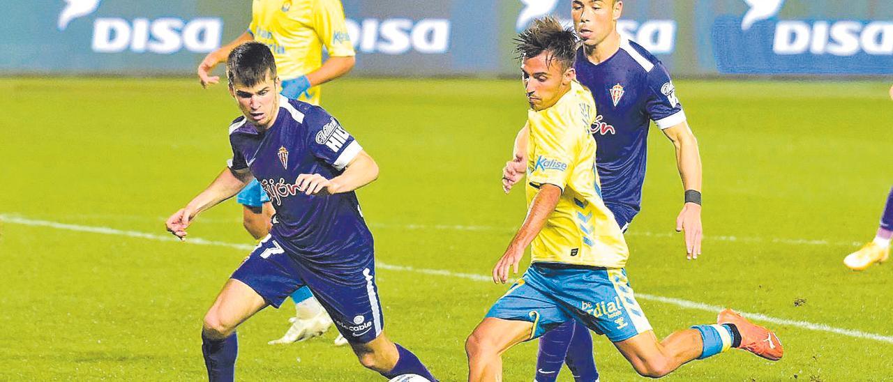 El atacante tinerfeño de la UD, Óscar Clemente, durante el último partido en el Gran Canaria ante el Sporting de Gijón.