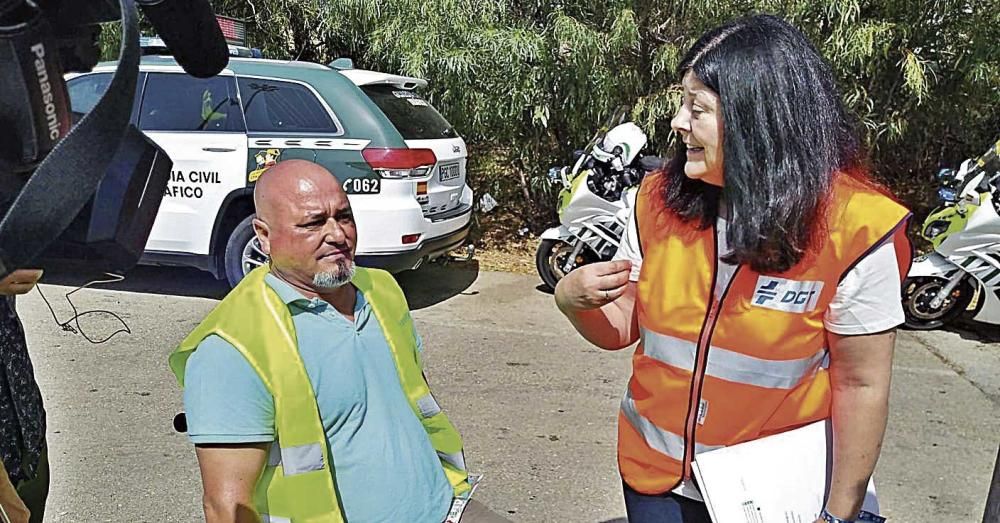 Personas en silla de ruedas intentan concienciar de que no se corra al volante