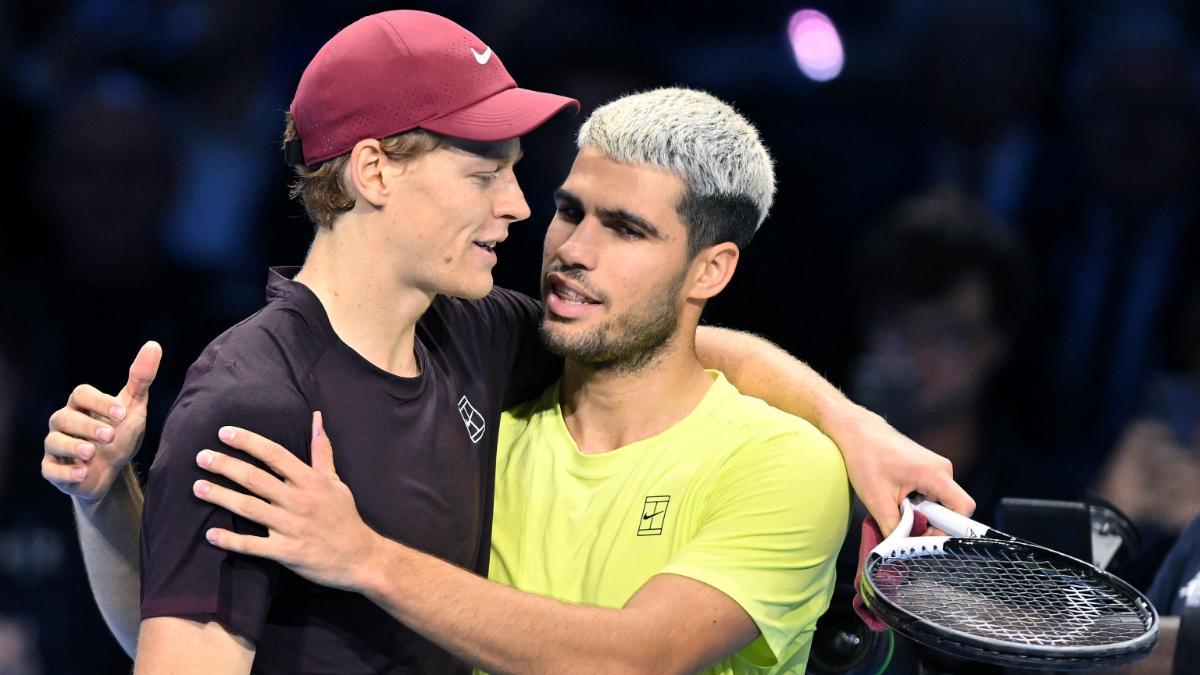 Carlos Alcaraz y Jannik Sinner se enfrentan en un partido de exhibición este sábado 10 de enero
