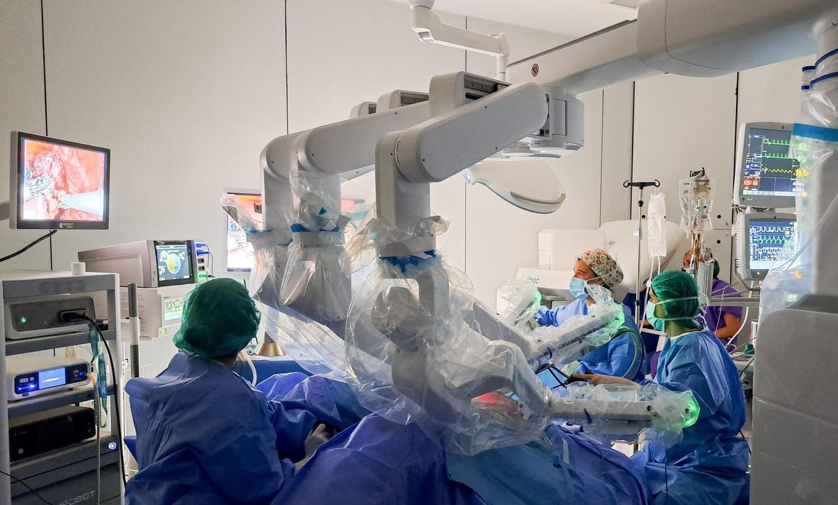 Intervenció quirúrgica amb el robot