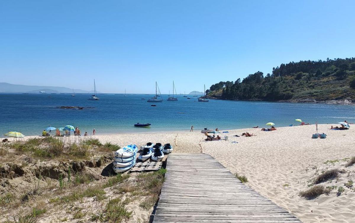 La Policía impone casi un centenar de multas en estos tres días de avalancha a las playas
