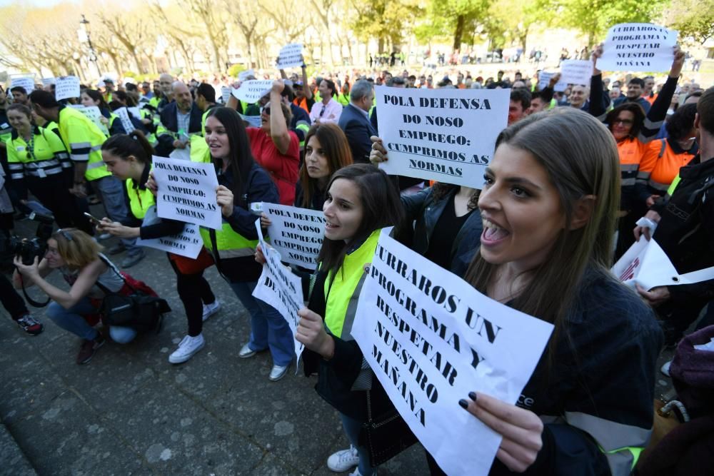 Prórroga de Ence | Los trabajadores de la pastera llevan sus protestas a la Diputación