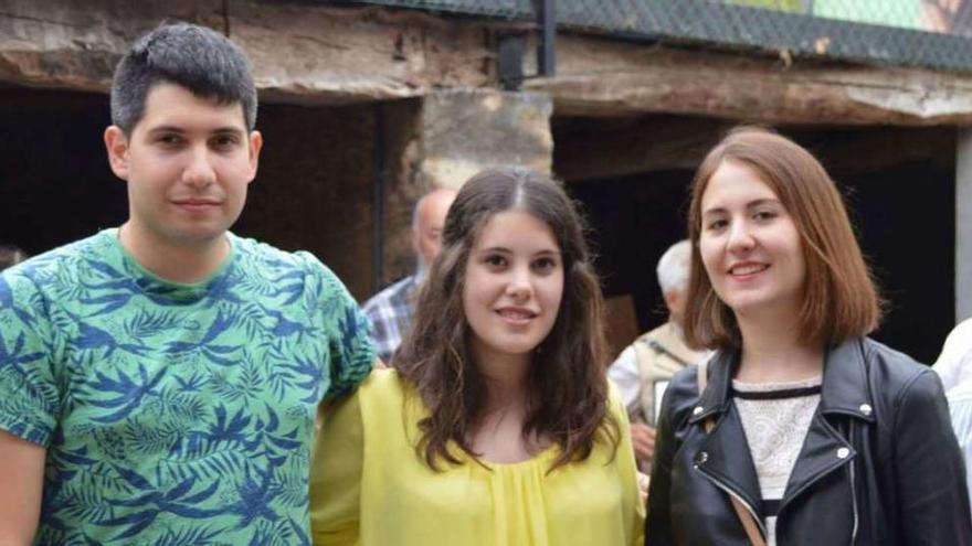 Xosé Carlos Carracedo, Yasmina Casal y Belén Quinteiro, en A Solaina de Piloño.