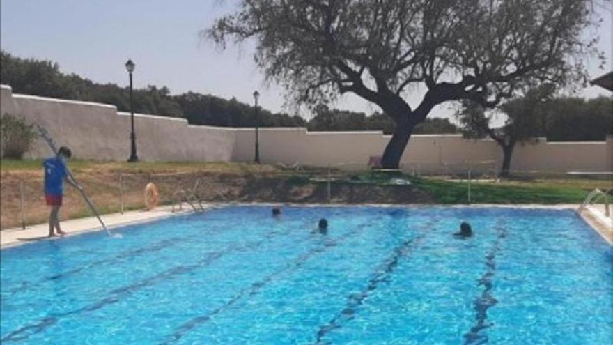 Piscina municipal de la pedanía de Cáceres Rincón de Ballesteros.