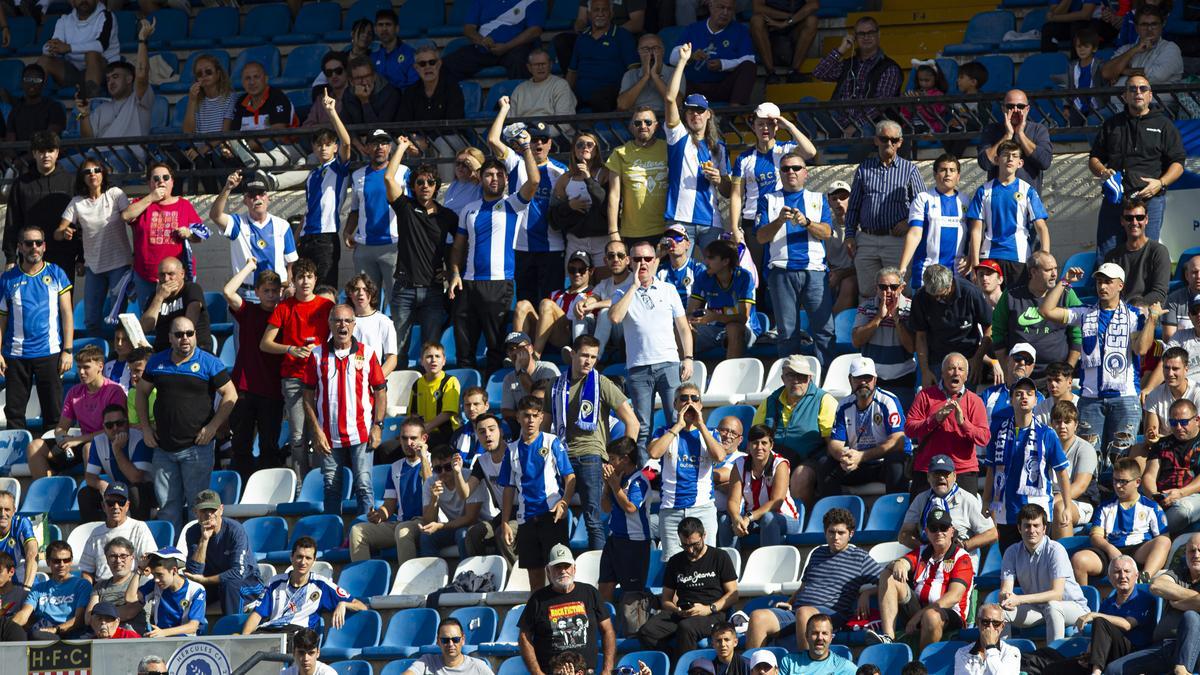 Imagen de la grada del José Rico Pérez durante un partido de la presente temporada.