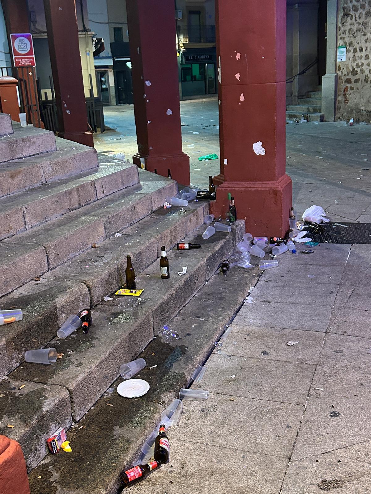 Desperdicios en la zona de San Esteban de Plasencia, en Nochebuena.