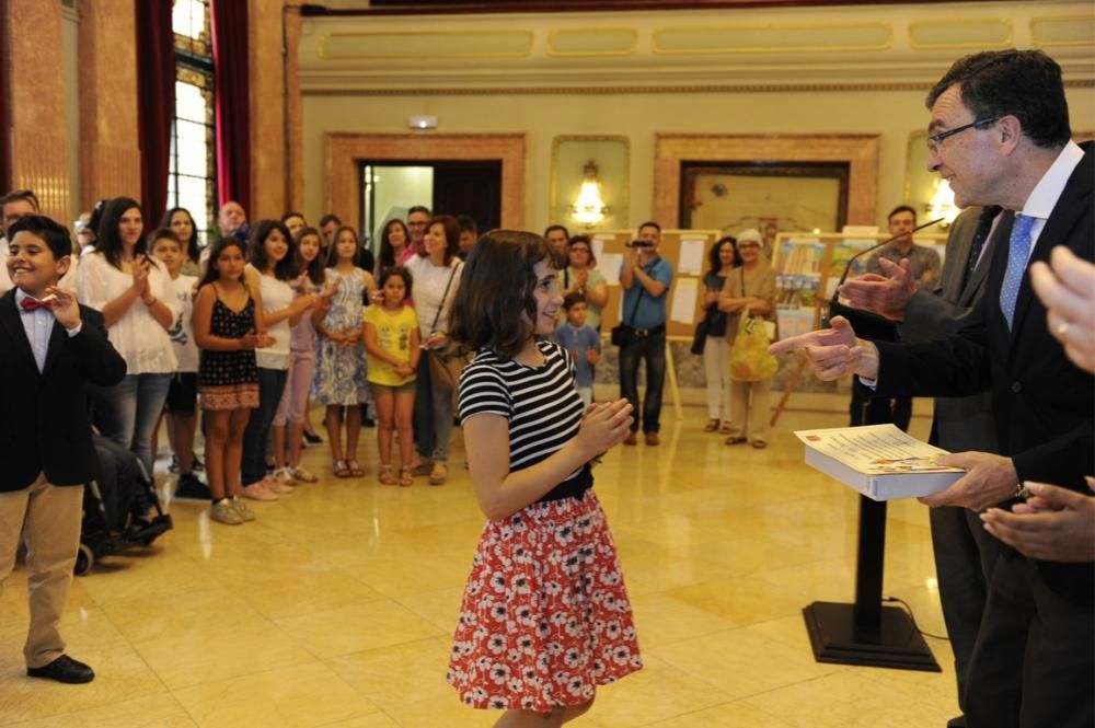 El alcalde de Murcia entrega a los niños y niñas los premios municipales del Día del Medio Ambiente