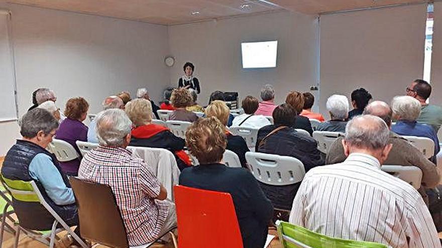 Assistents a un dels tallers sobre assessorament energètic a Gironella, aquest octubre