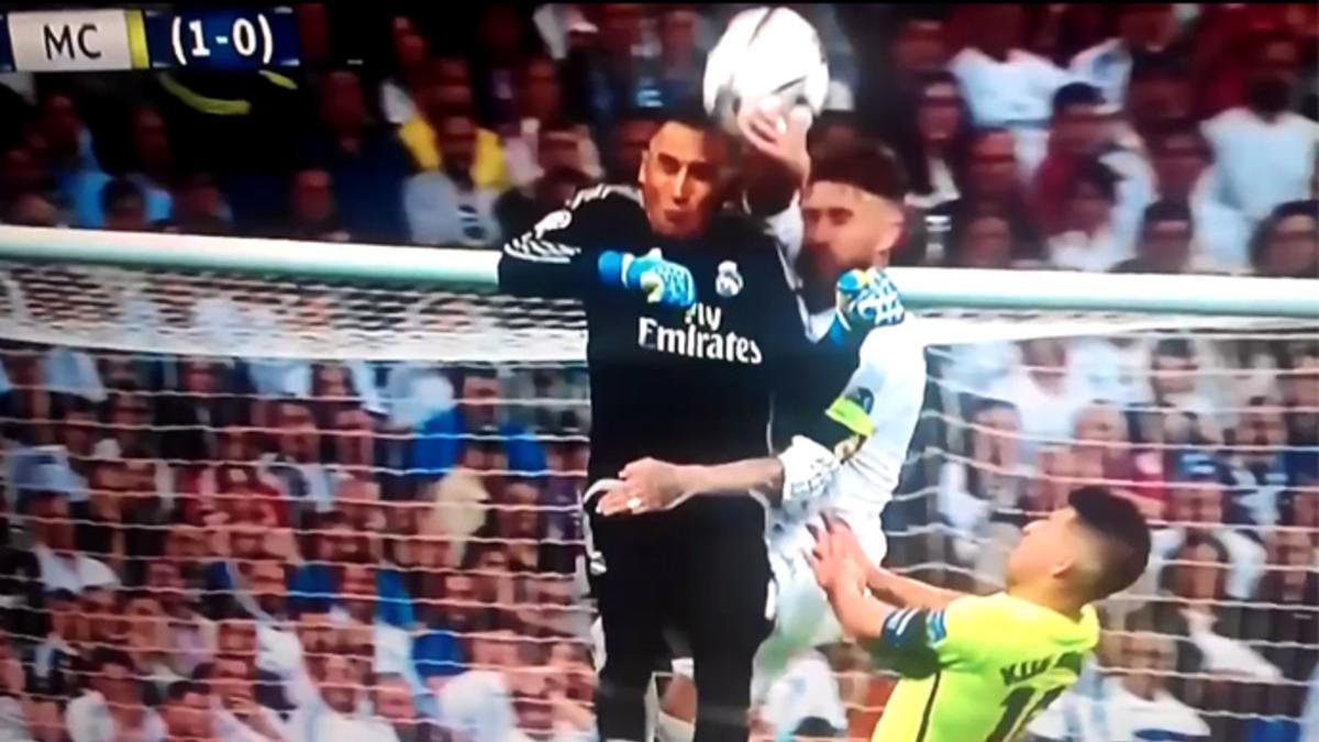 La imagen que demuestra el penalti de Sergio Ramos