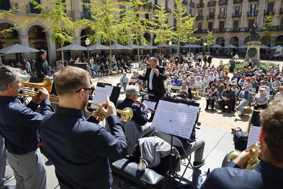 Les imatges del concert de Setmana Santa amb la cobla La Flama de Farners