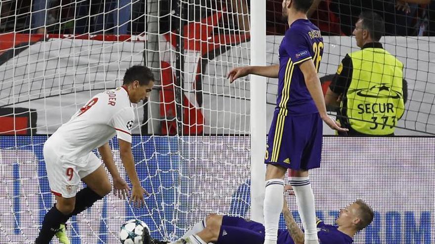 El Sevilla golea y suma su primer triunfo ante el débil Maribor