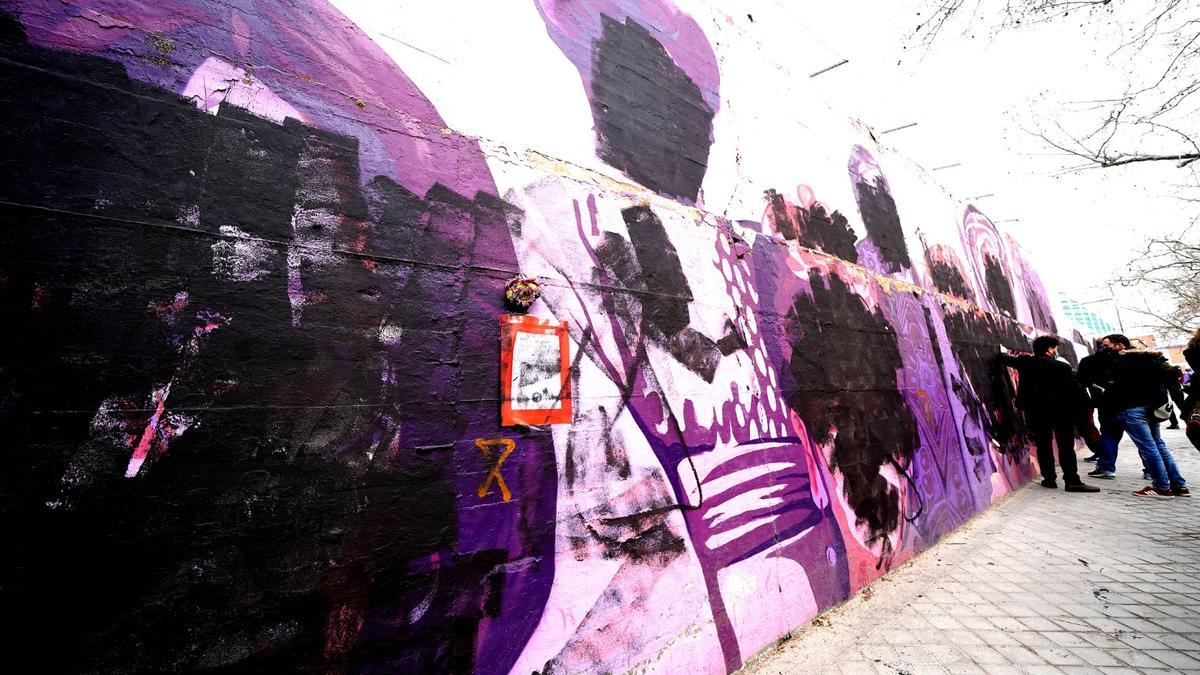 Mural feminista vandalizado en Ciudad Lineal, Madrid, el 8 de marzo de 2021