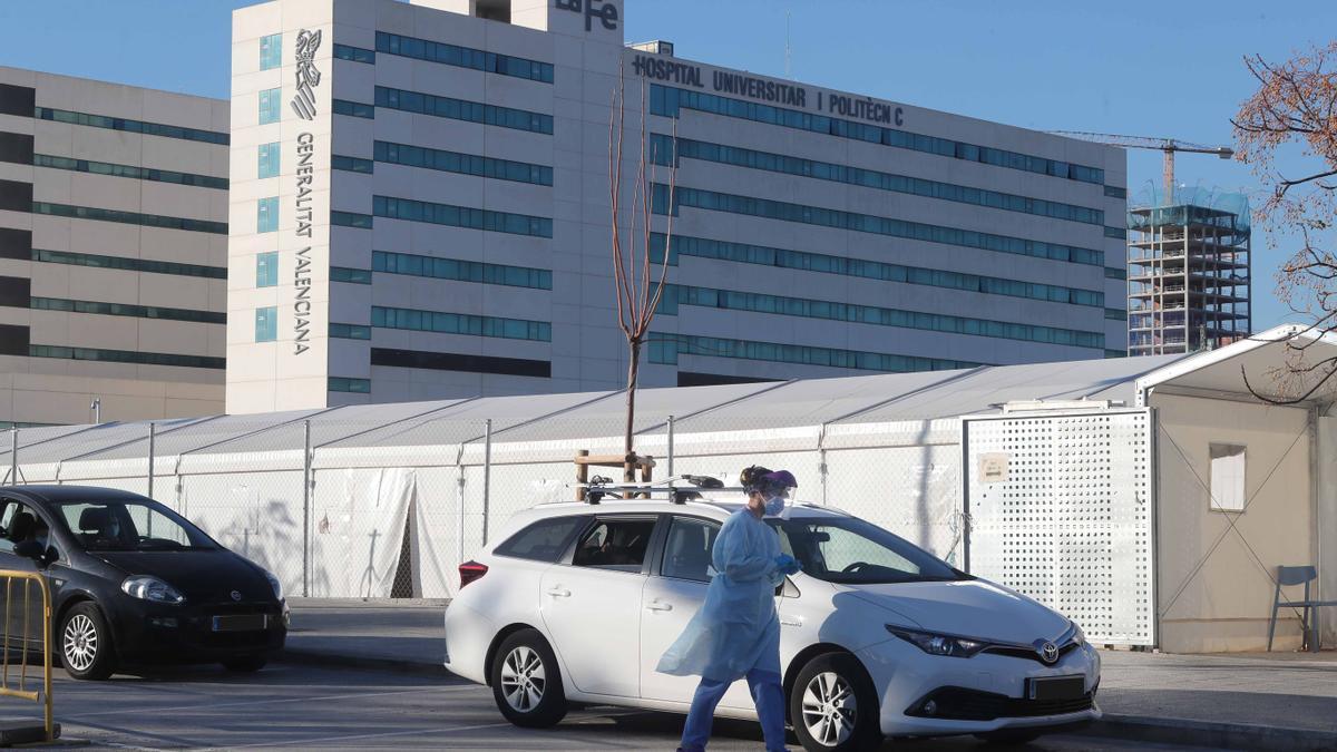 Pruebas de covid en el hospital La Fe de València