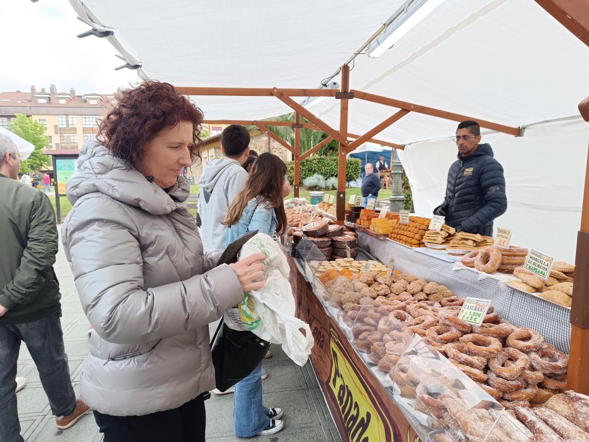 Tradición y gastronomía en la primera jornada del Mercado San Isidro de Llanera