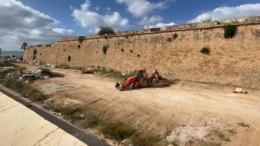 Retiran la basura acumulada en el Baluard del Príncep