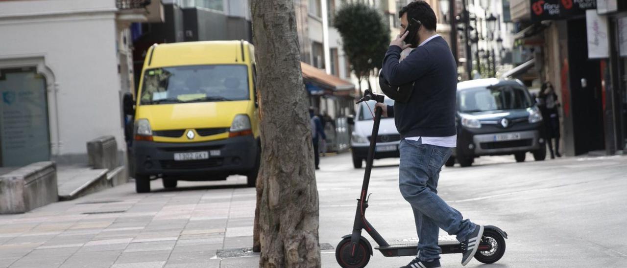 Oviedo desplegará 200 patinetes de alquiler con restricciones, tras la  prohibición en París - La Nueva España