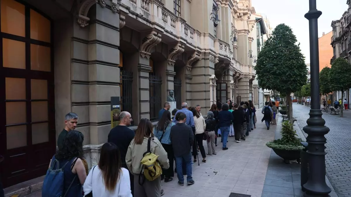 Avilés no falla a su cita con Alberto San Juan: lleno absoluto para ver el último espectáculo del madrileño