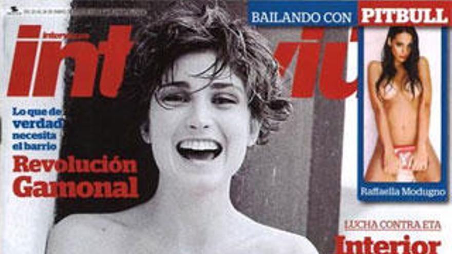 Imagen de Julie Gayet en la portada de Interviú.