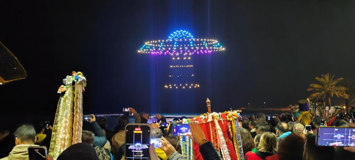 El espacio exterior ha sido el tema del show que ha ofrecido Flock Drone Art.