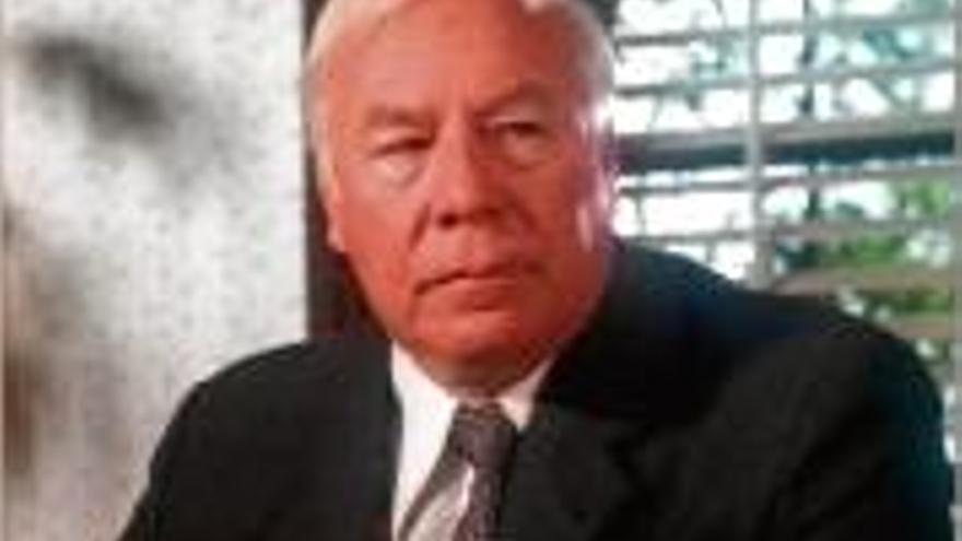 George Kennedy a la sèrie «Dallas», el 1988.