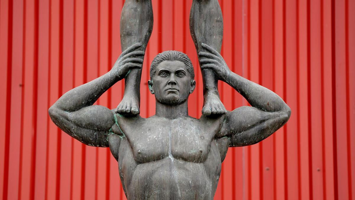 La esculura en honor a los Hermanos de la Lejía, realizada por el escultor Ramón Conde por encargo de Selva García Pomes, sobrina de los fusilados, en la Fundición Capa, en Madrid, donde está guardada.