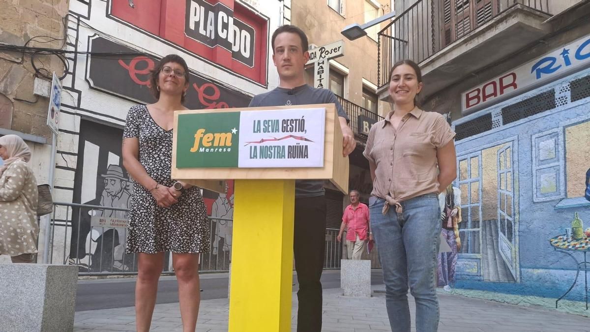 Roser Alegre, Jordi Trapé i Gemma Boix, de Fem Manresa, a la placeta dels Drets