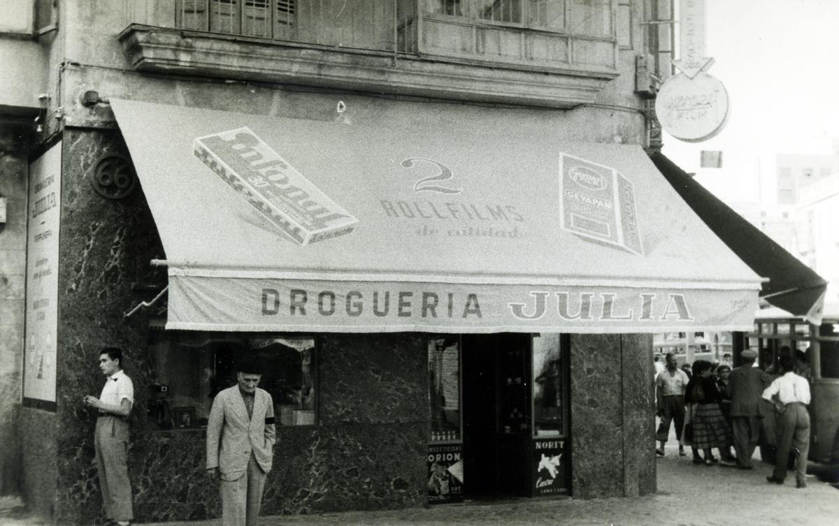 La primera tienda de Juliá Pinturas, en la Porta Sant Antoni, fue fundada en 1948