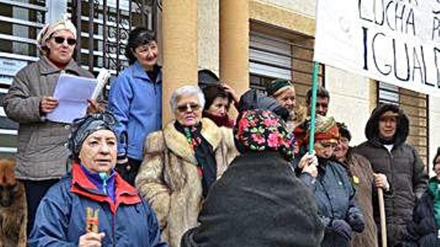 Colectivo de mujeres de Cobreros en los actos del pasado año.