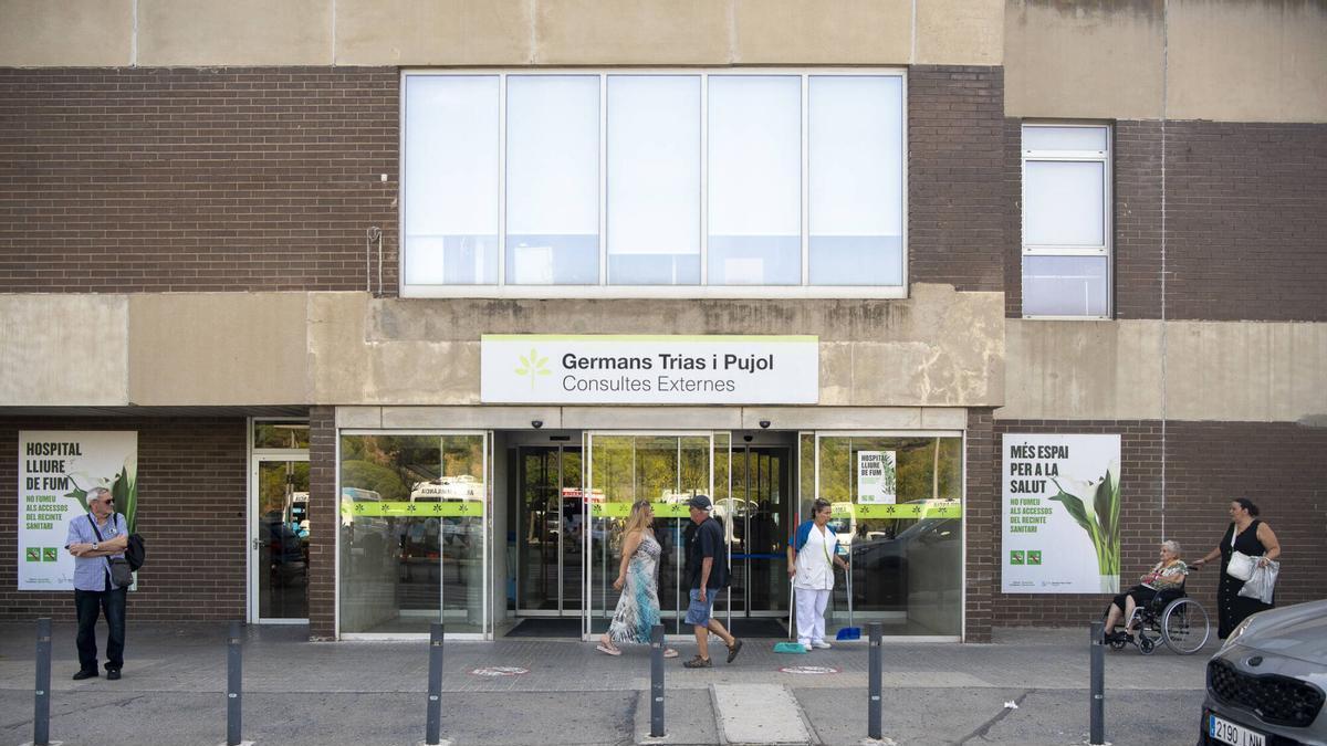 Entrada de las consultas externas del Hospital Universitari Germans Trias i Pujol, Can Ruti, 10 de agosto de 2026.